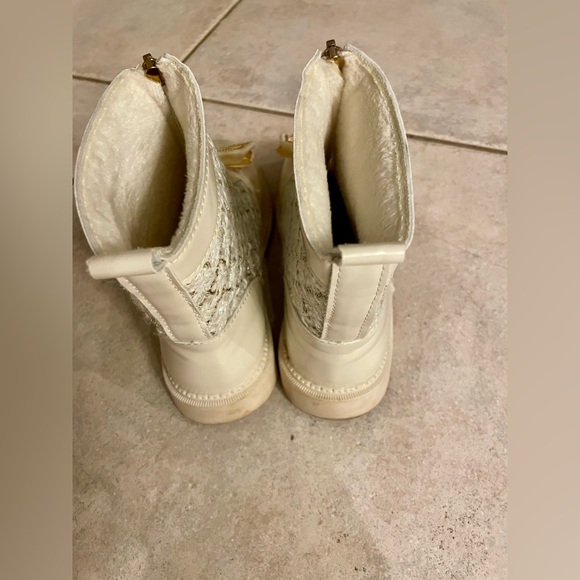 Little girls ankle boots creamy whitete color with bow and zipper size 34 or 2us - Picture 3 of 7